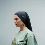 اسکارف ورزشی سی سو با نوار استپ گیر برای فعالیت ورزشی- تن مدل