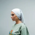اسکارف ورزشی سی سو با نوار استپ گیر برای فعالیت ورزشی- تن مدل