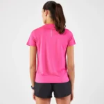 تی شرت ورزشی زنانه دویدن دکتلون مدل Run 100- پشت مدل نزدیک صورتی