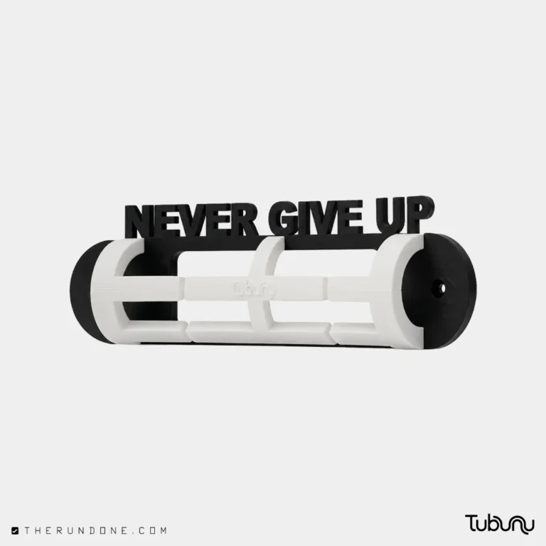 نگهدارنده مدال Never Give Up با طراحی مدرن و نصب دیواری