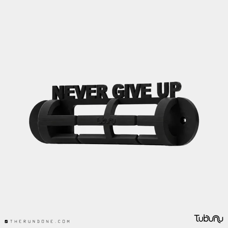 نگهدارنده مدال Never Give Up با طراحی مدرن و نصب دیواری